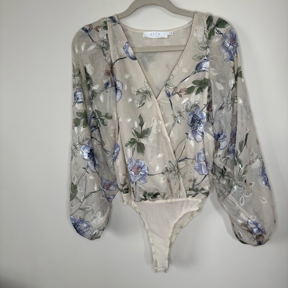 ASTR Floral Pink Bodysuit Size XS - Picture 2 of 7